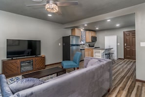 Smart TV, fireplace