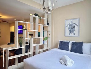 2 bedrooms, desk, iron/ironing board, WiFi