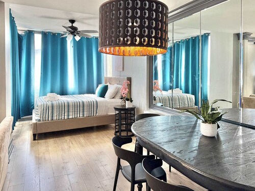 Historic Downtown Atlanta Condo for 8