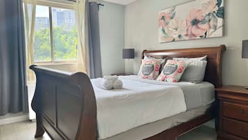 3 habitaciones, escritorio, tabla de planchar con plancha y wifi