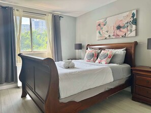 3 bedrooms, desk, iron/ironing board, WiFi