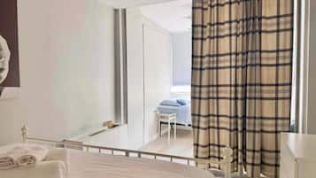 3 bedrooms, desk, iron/ironing board, WiFi