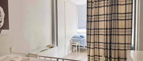 3 slaapkamers, een bureau, een strijkplank/strijkijzer, wifi