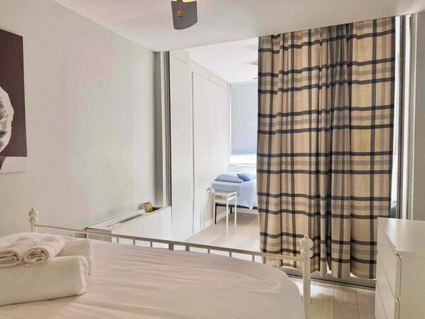 3 bedrooms, desk, iron/ironing board, WiFi