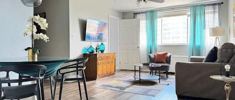 Téléviseur, bureau