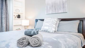 2 bedrooms, desk, iron/ironing board, WiFi