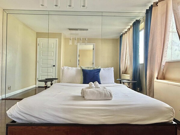 2 bedrooms, desk, iron/ironing board, WiFi