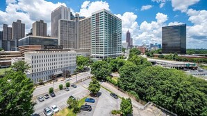 Exterior - Upgraded 2BR Condo Near ATL Attractions (Atlanta)