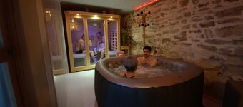 L'Oustaliere, BARBARA room, spa and sauna access