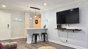 Living area - Downtown Atlanta Condo with City View (Atlanta)