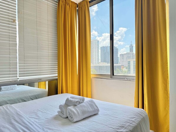 2 bedrooms, desk, iron/ironing board, WiFi