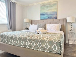 2 bedrooms, desk, iron/ironing board, WiFi