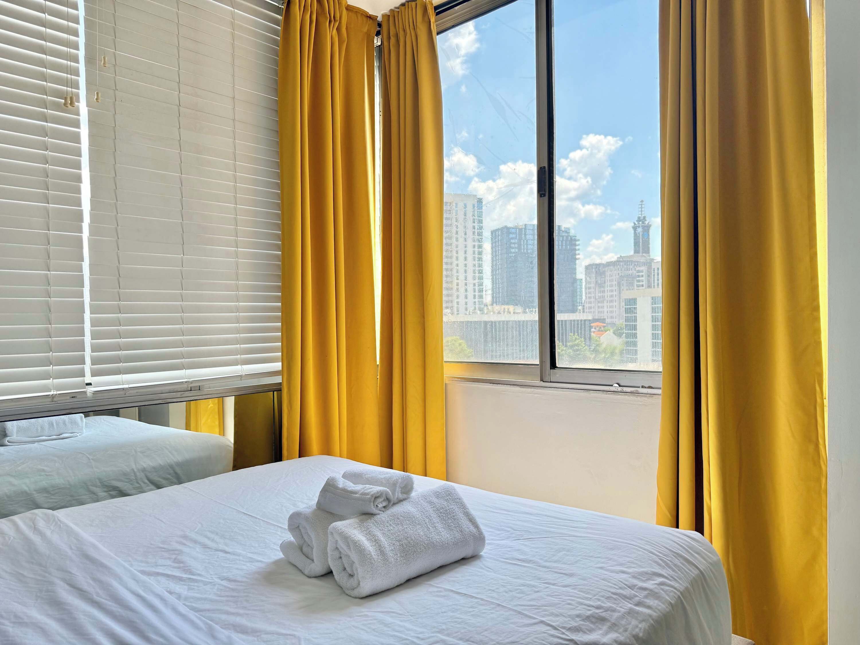 2 habitaciones, escritorio, tabla de planchar con plancha y wifi 