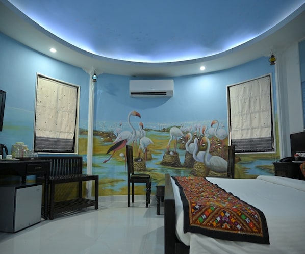 Muebles diferentes, tabla de planchar con plancha y wifi gratis