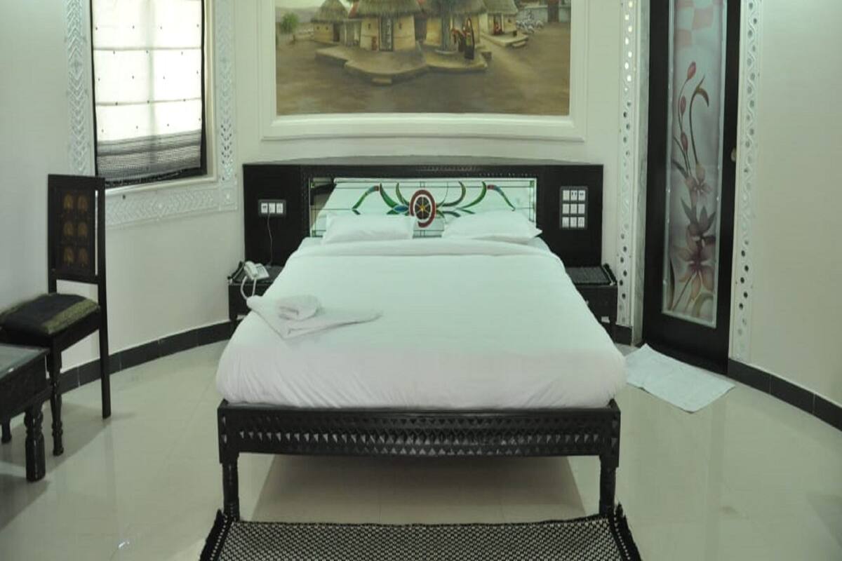 Muebles diferentes, tabla de planchar con plancha y wifi gratis