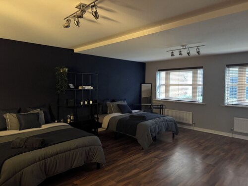 Riverside Townhouse, Only 20 Minutes from Brighton and Worthing