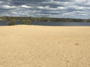 Beach nearby, sun-loungers, beach towels