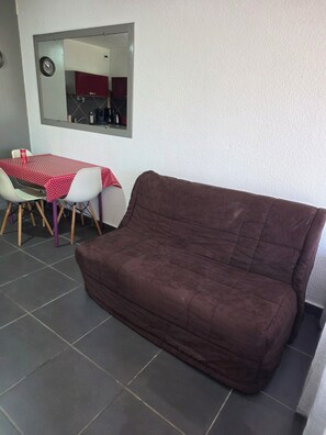 TV - Location Studio + Loggia (Agde)