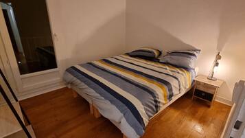 2 dormitoris, planxa i posts de planxar, wifi gratuïta i roba de llit