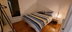 2 dormitoris, planxa i posts de planxar, wifi gratuïta i roba de llit 