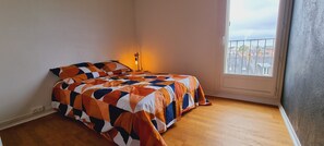 2 chambres, fer et planche à repasser, Wi-Fi gratuit, draps fournis