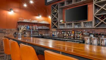 تقديم الإفطار والغداء والعشاء