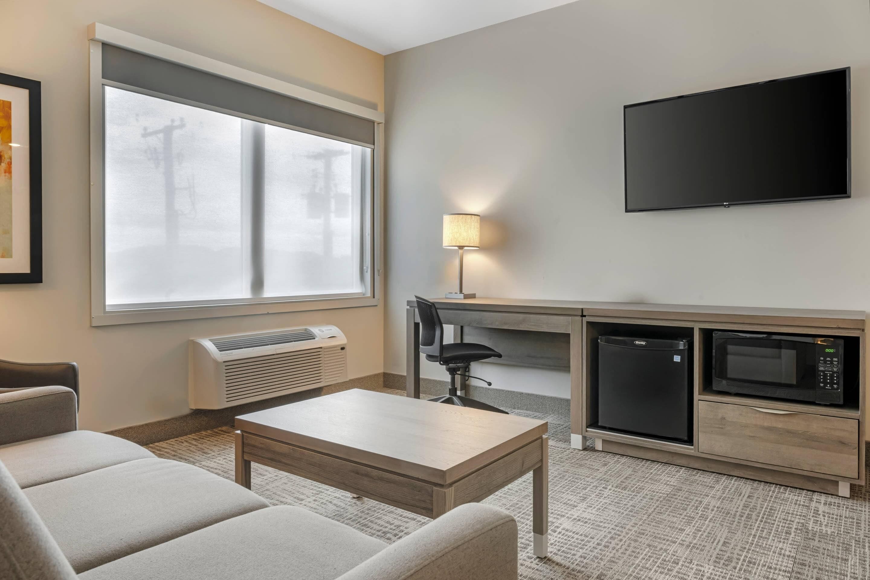 suite, 1 king bed, non smoking | premium bedding, minibar, individually decorated, individually furnished