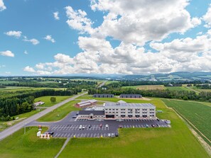 Exterior - Amsterdam Inn & Suites, an Ascend Collection Hotel (Florenceville-Bristol)