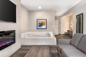 Ropa de cama de alta calidad, minibar y decoración personalizada 