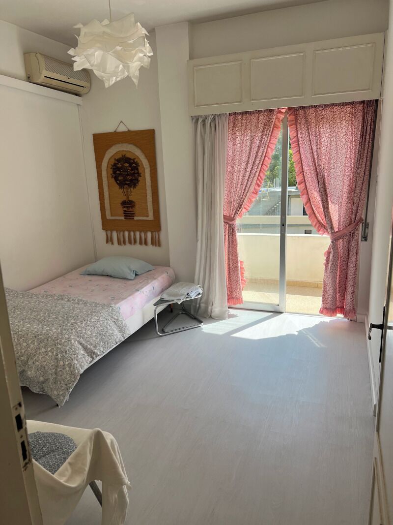 4 habitaciones, escritorio, tabla de planchar con plancha y wifi gratis 
