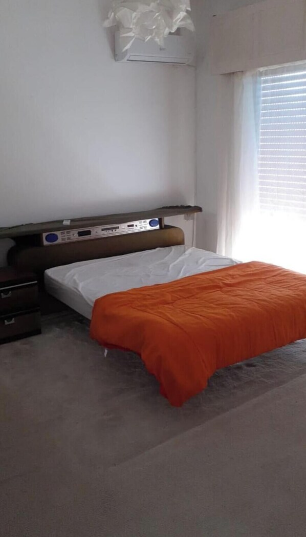 4 bedrooms, desk, iron/ironing board, free WiFi
