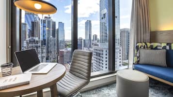 Standard Room, 1 Queen Bed (Free Breakfast) | Hypo-allergenic bedding, in-room safe, desk, laptop workspace