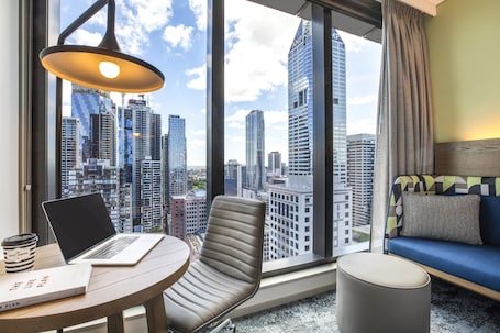 Standard Room, 1 Queen Bed (Free Breakfast) | Hypo-allergenic bedding, in-room safe, desk, laptop workspace