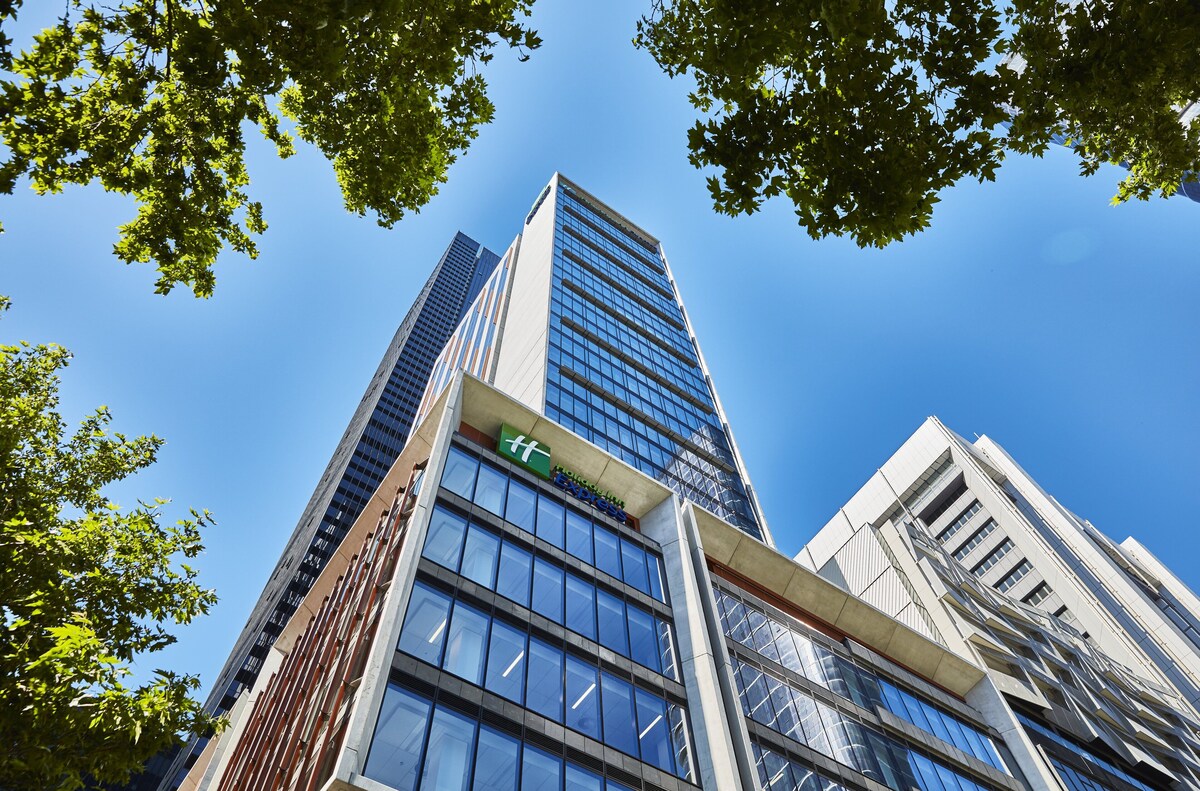 Holiday Inn Express Melbourne Little Collins by IHG
