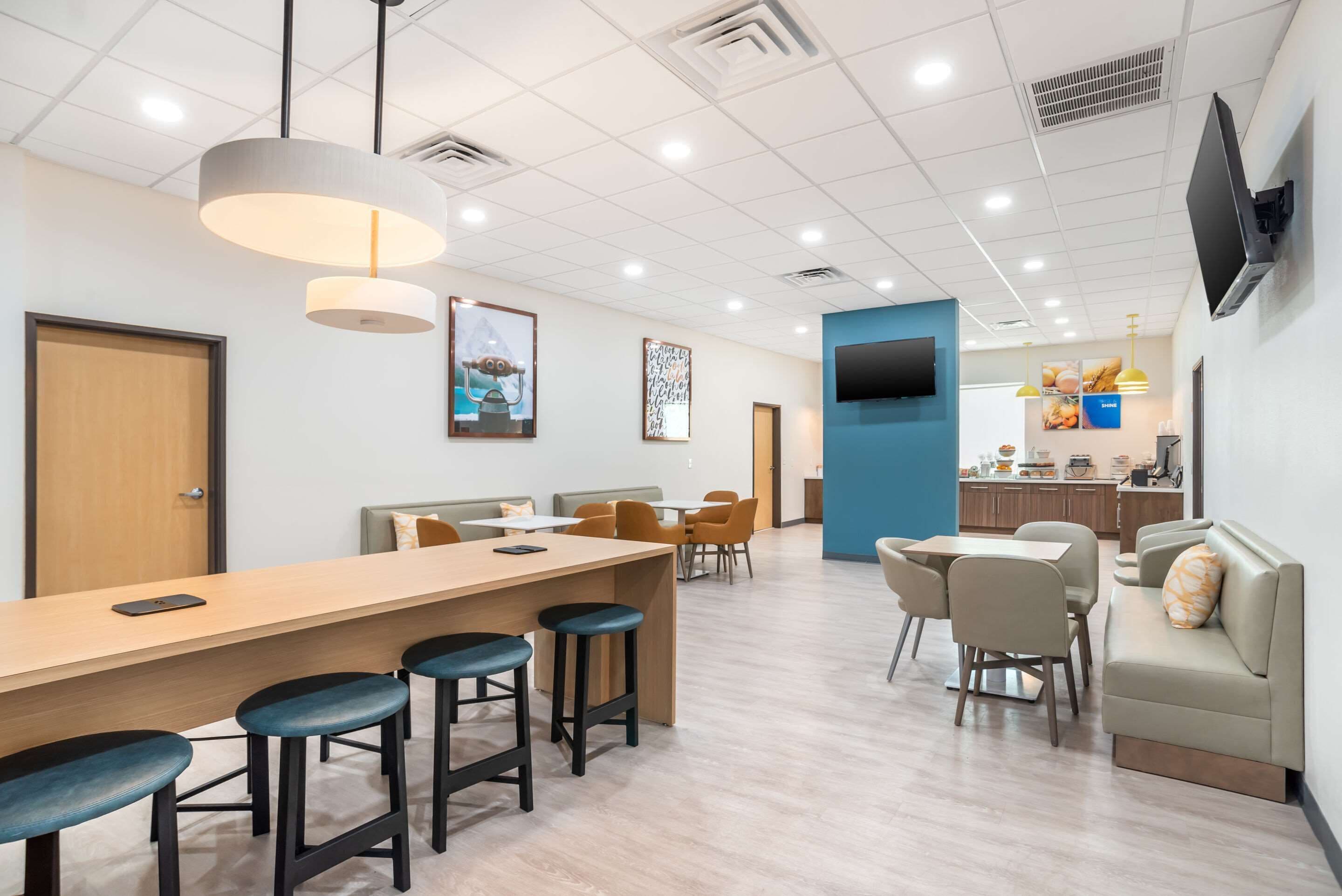 free daily continental breakfast