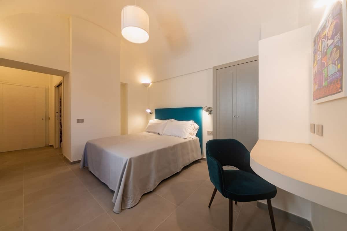 Habitación estándar, 1 cama matrimonial | Caja de seguridad en la habitación y wifi gratis