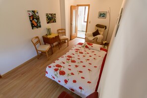 1 bedroom, iron/ironing board, travel cot, free WiFi