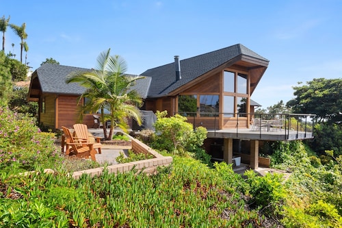 Retro Retreat: Ocean & Lagoon Views & Super Fun!