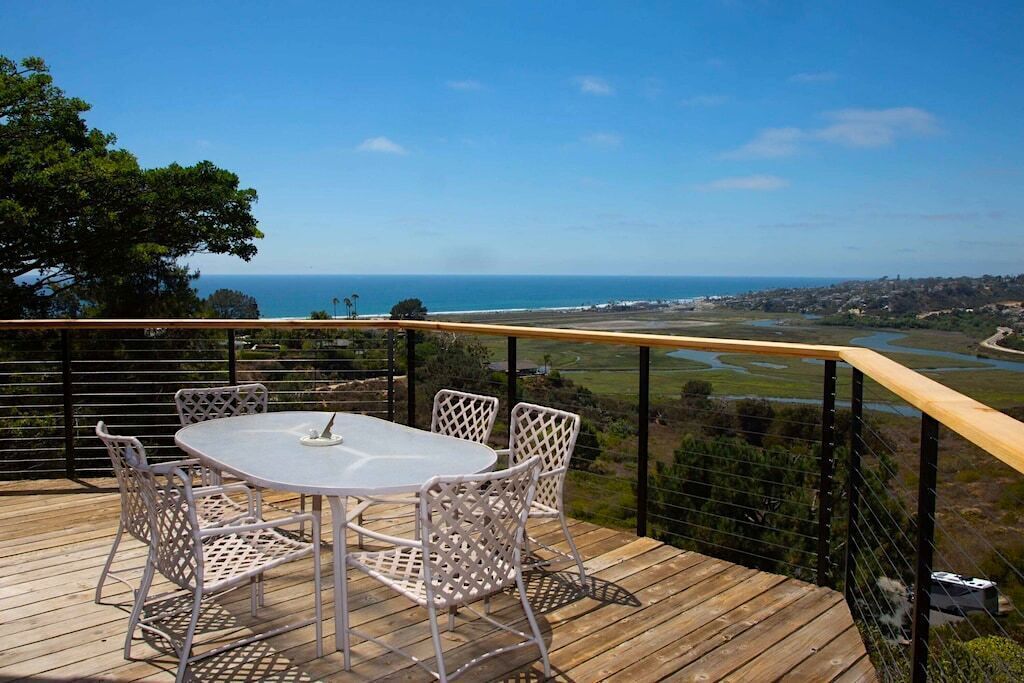 Retro Retreat: Ocean & Lagoon Views & Super Fun!
