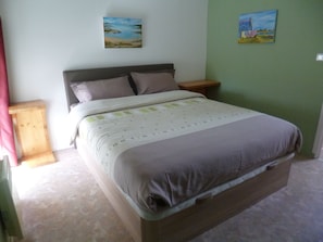 2 bedrooms, iron/ironing board, free WiFi