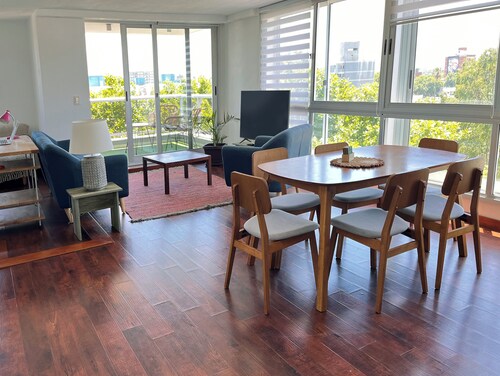 Pocitos apartment steps away from Montevideo Shopping Center
