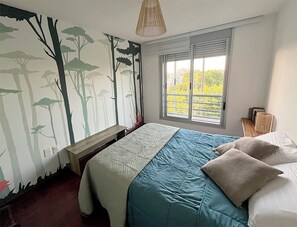 1 bedroom, iron/ironing board, free WiFi, bed sheets - Pocitos apartment steps away from Montevideo Shopping Center (Montevideo)