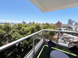 Property grounds - Pocitos apartment steps away from Montevideo Shopping Center (Montevideo)