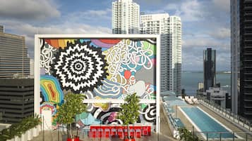 حمّام سباحة خارجي