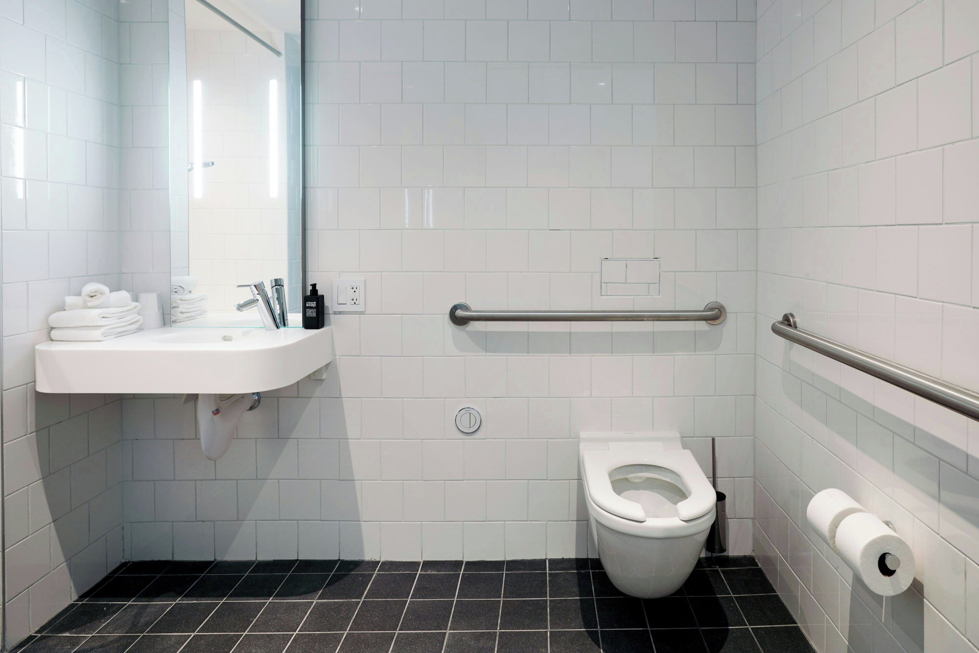 Room, 1 King Bed (Mobility Accessible, Roll-In Shower) | Premium bedding, pillow-top beds, in-room safe, desk