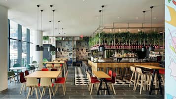 Frukost, lunch och middag serveras