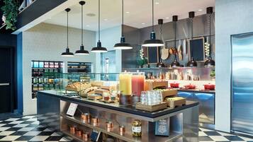 Colazione a buffet, servita tutte le mattine (23.00 USD a persona)