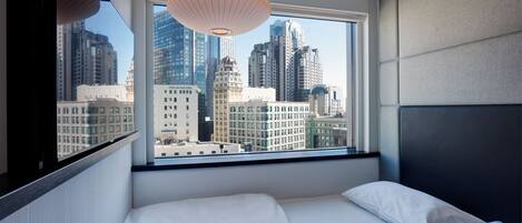 Room, 1 King Bed (High Floor) | City view
