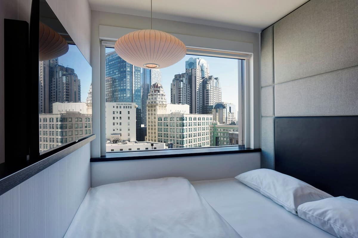 Room, 1 King Bed (High Floor) | Premium bedding, pillowtop beds, in-room safe, desk