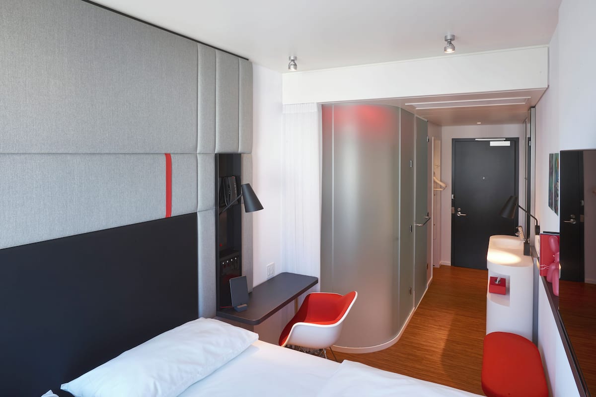 Hochwertige Bettwaren, Pillowtop-Betten, Zimmersafe, Schreibtisch